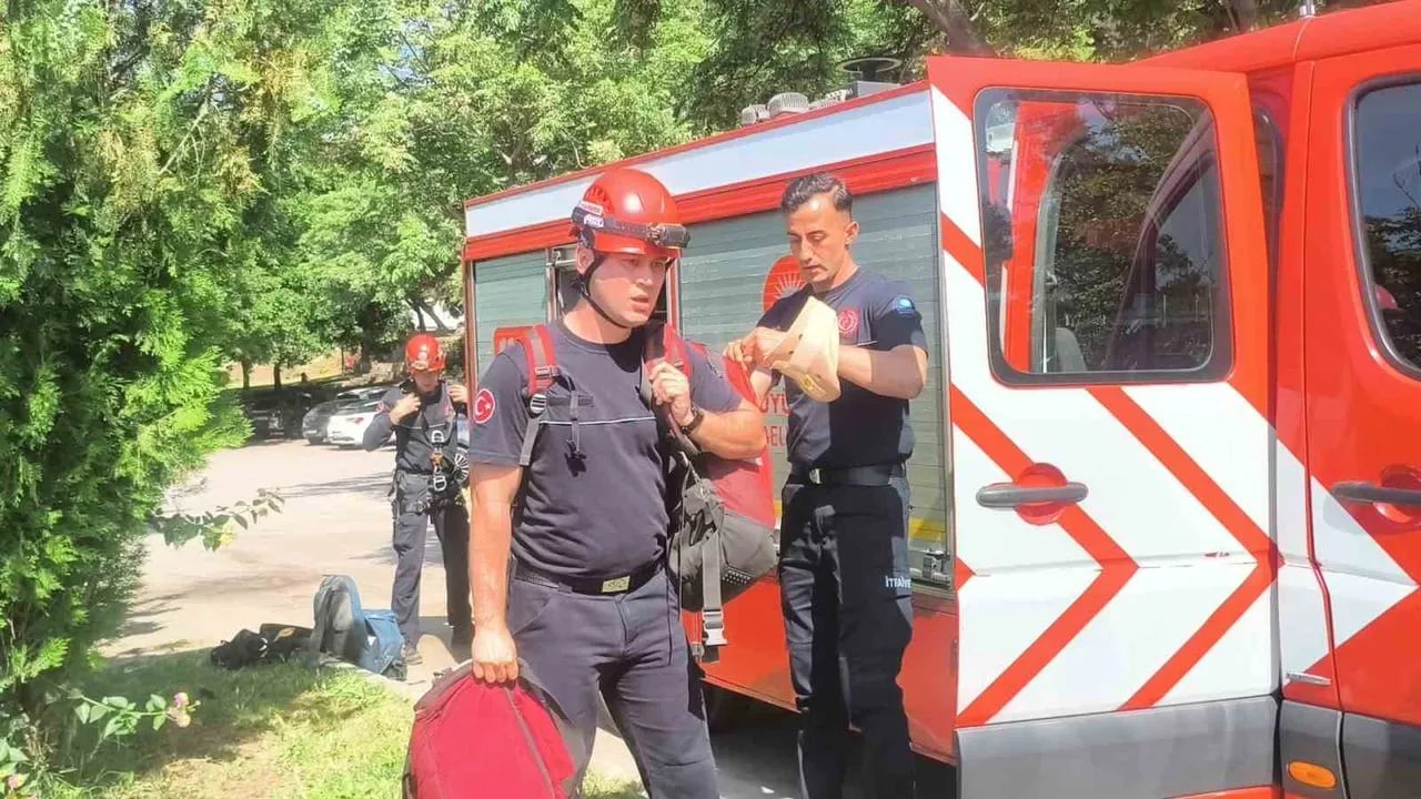 Antalya'da zıpkınla balık avına inerken düşen kişi ekiplerce kurtarıldı