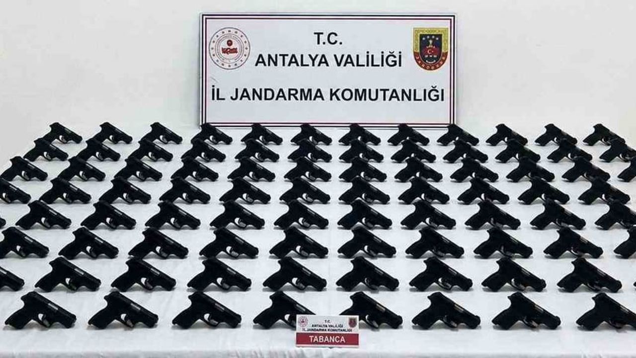 Antalya Serik'te Jandarma Operasyonunda 100 Ruhsatsız Tabanca Ele Geçirildi, 2 Şüpheli Tutuklandı