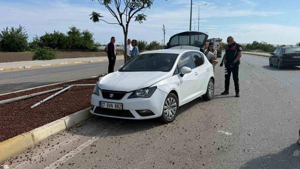 Antalya Serik’te otomobil ile kamyonet çarpıştı: 7 kişi yaralandı