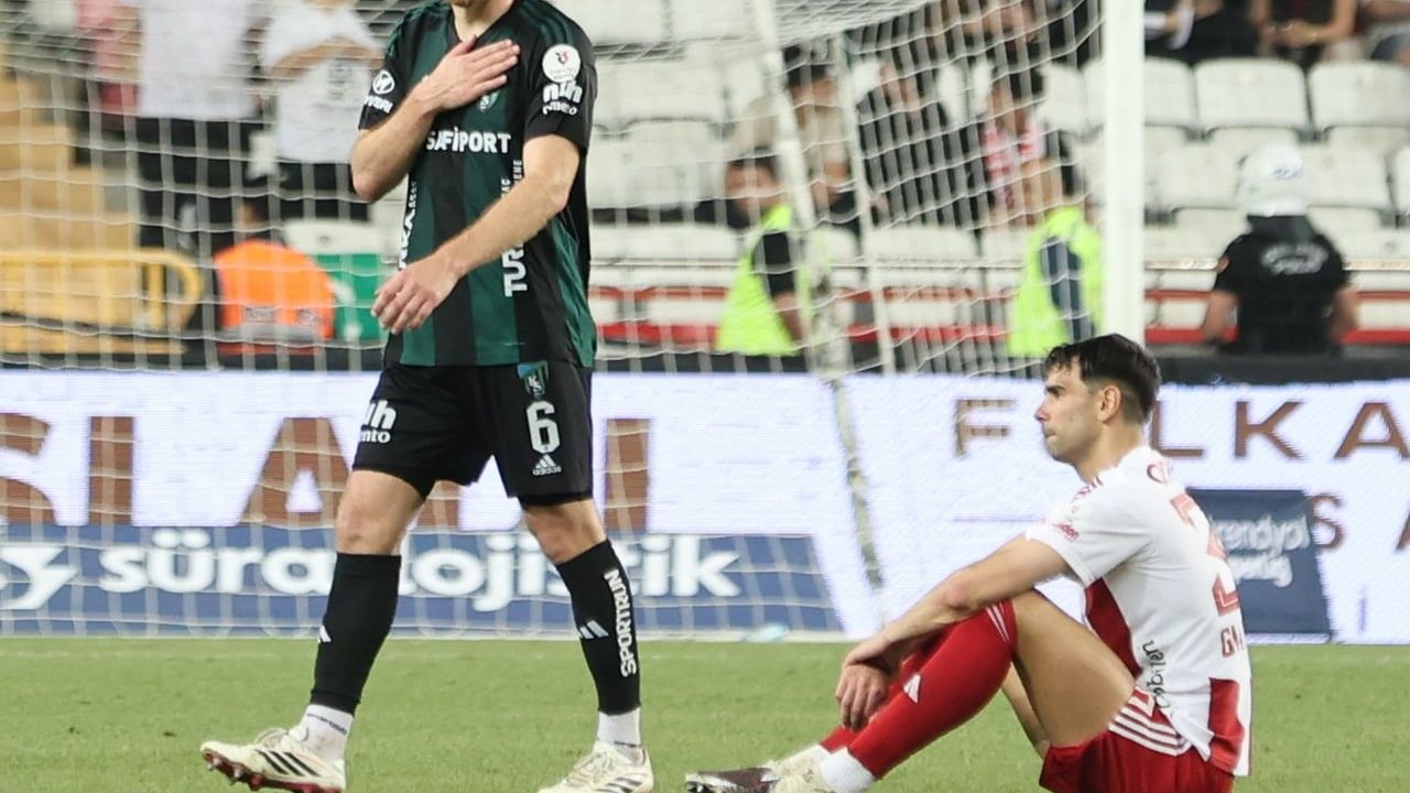 Antalyaspor, Kocaelispor'u 1-0 yendi; sezonu 16. sırada tamamlayarak 1. Lig'e düştü