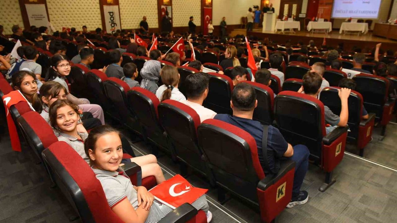 ANTGİAD 7. Ödüllü Bilgi Yarışması: Antalya'da Yaklaşık 300 Ortaokul Öğrencisi Yarıştı
