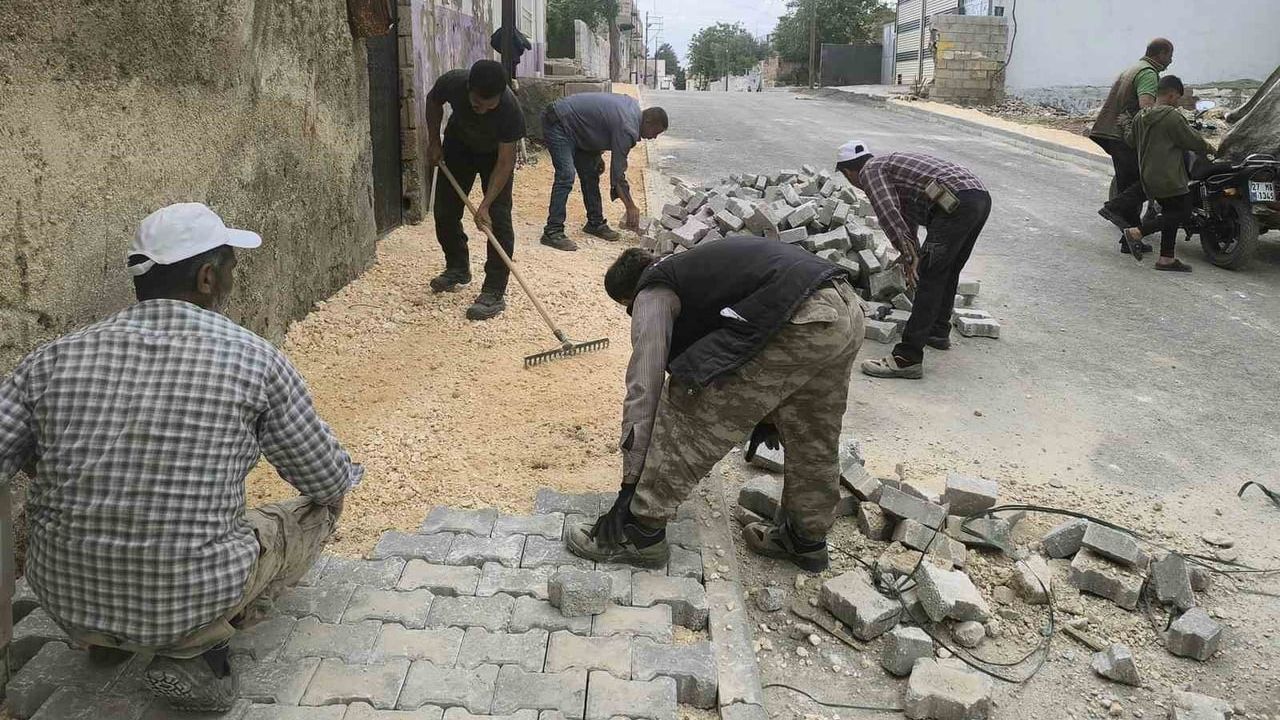 Araban’da su ve doğalgaz altyapısı yenilendi; cadde ve sokaklarda asfalt ve parke çalışmaları sürüyor