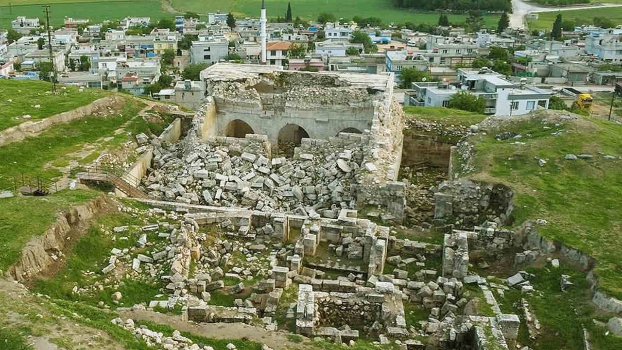 Araban’daki Tarihi İç Kale Camii Deprem Hasarının Ardından Restorasyon Bekliyor