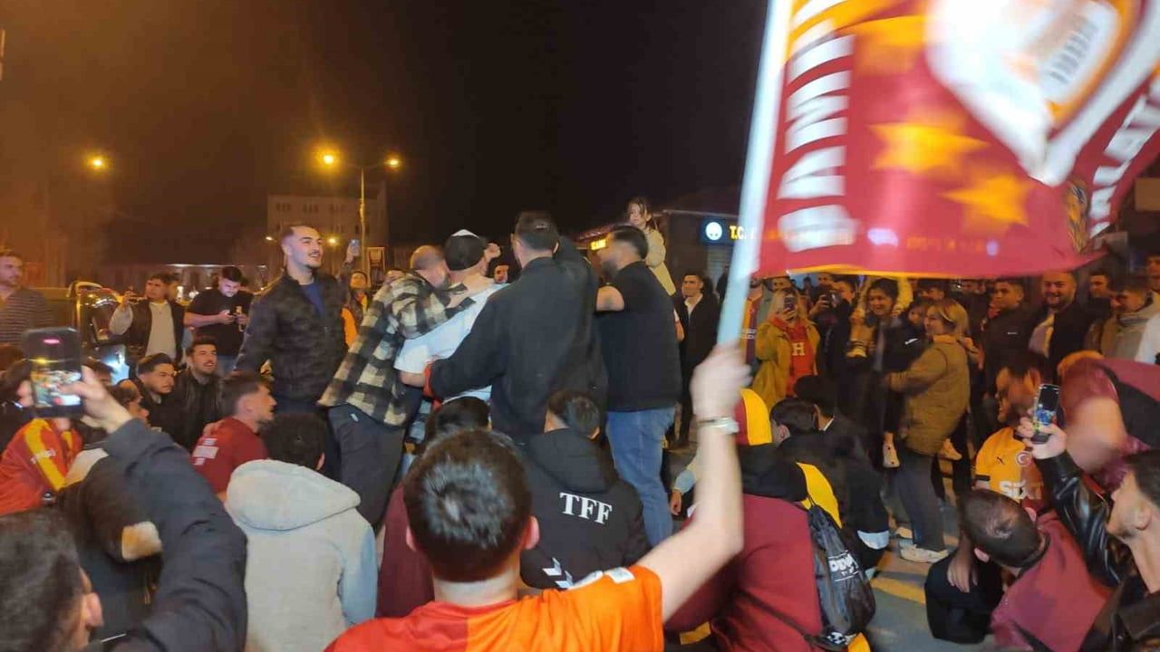 Ardahan'da Galatasaray'ın 2025-2026 Şampiyonluk Sevinci Sokaklara Taştı