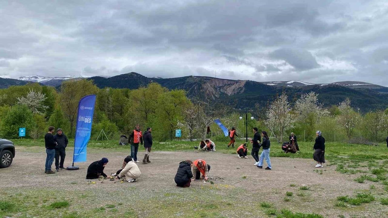 Ardahan Üniversitesi'nin 'Doğa ile Temas' Kampı Posof'ta: Uygulamalı Orman Ekolojisi Eğitimi Tamamlandı