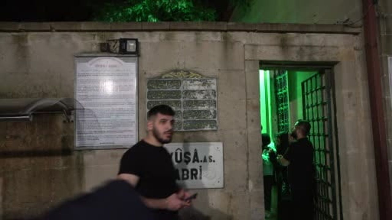 Arefe Günü İstanbullular Beykoz’daki Yuşa Tepesi’nde Dua Etti