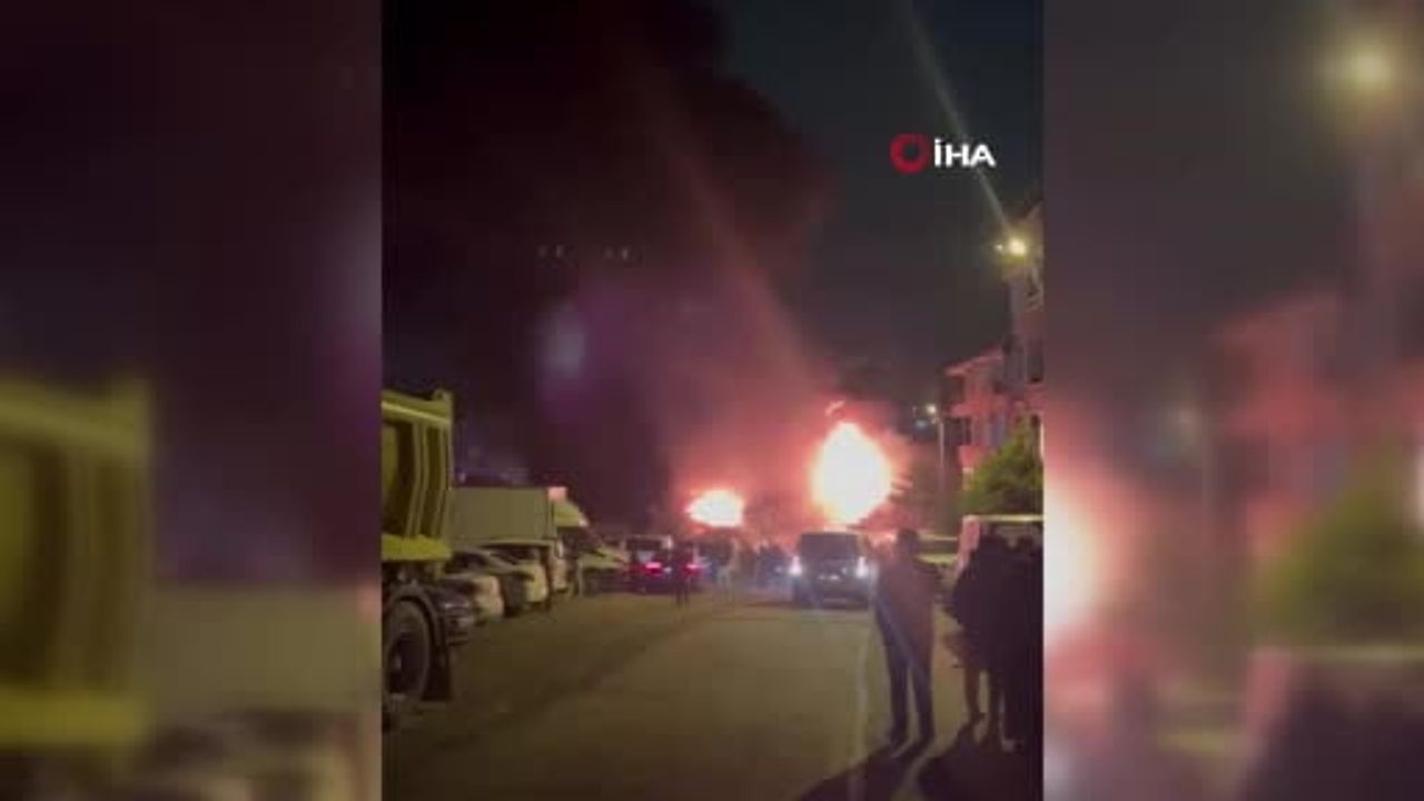 Arnavutköy’de fabrika yangınına çok sayıda itfaiye ekibi sevk edildi
