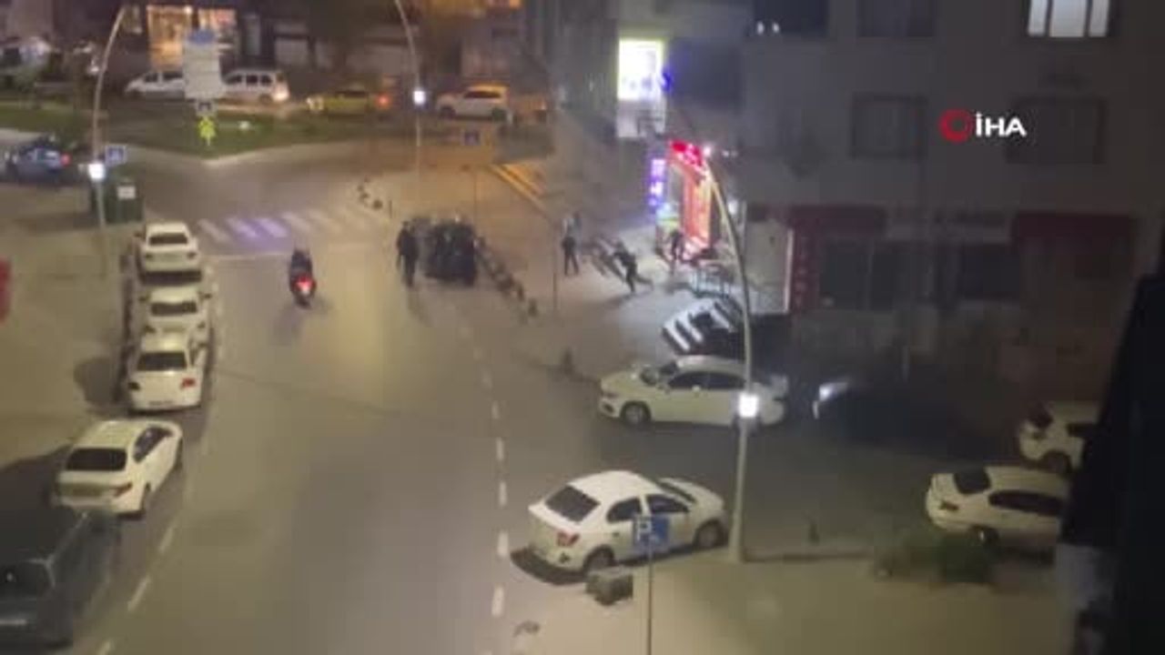 Arnavutköy'de Gece Yarısı Kavga: Cep Telefonu Kamerasına Yansıyan Tekme ve Yumruklar