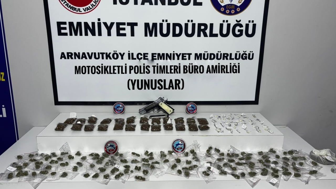 Arnavutköy'de yunus polisleri çalıntı motosiklet ve 640,74 gram uyuşturucu ele geçirdi