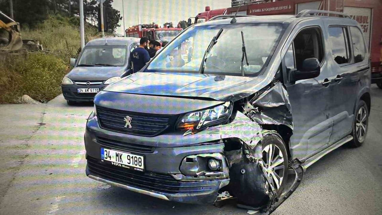 Arnavutköy'de zincirleme kaza: 5 yaralı, motosiklet sürücüsünün durumu kritik
