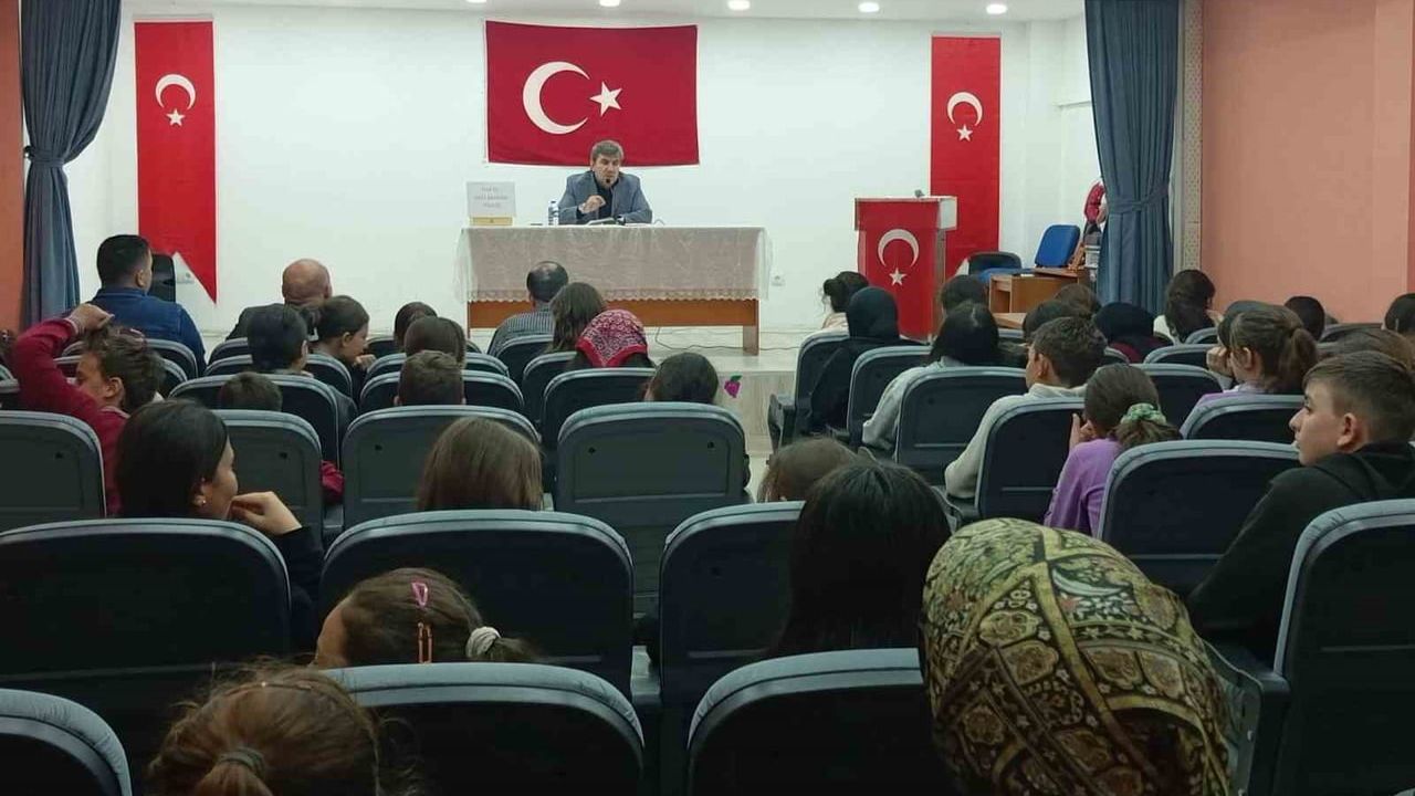 Arpalı'da konferans: Sporun eğitimdeki rolü ve toplumsal etkileri anlatıldı