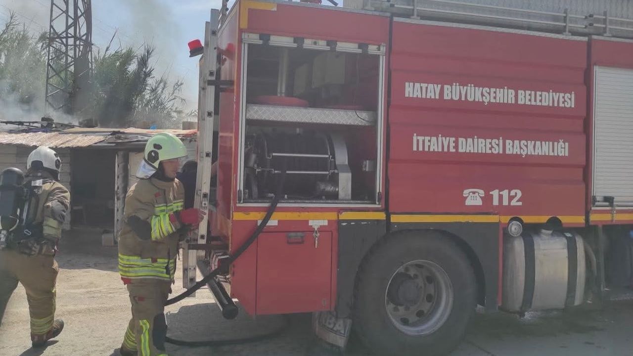 Arsuz'da baraka iş yerinde yangın: iş yeri kullanılamaz hale geldi