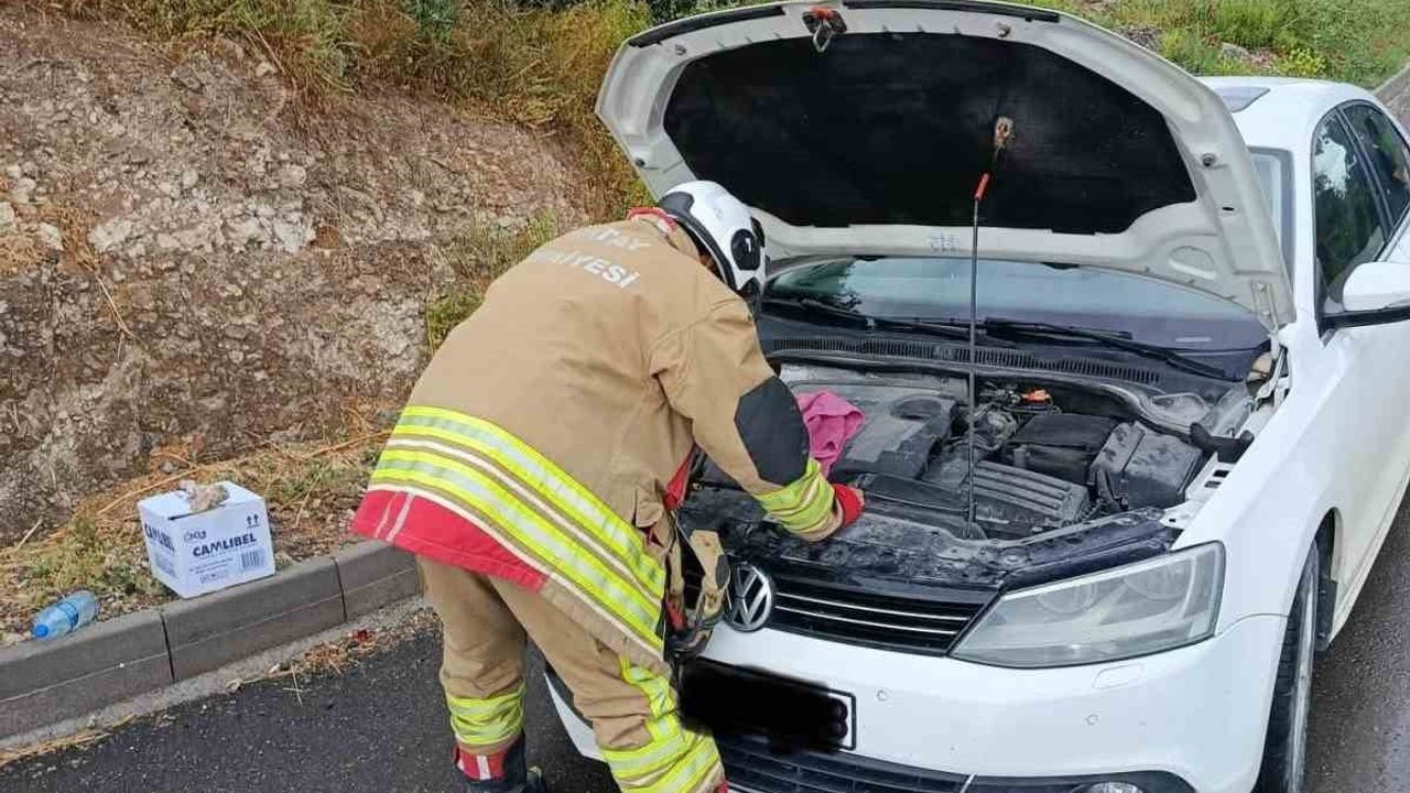 Arsuz'da motor bölümüne giren yavru kediler itfaiye tarafından kurtarıldı