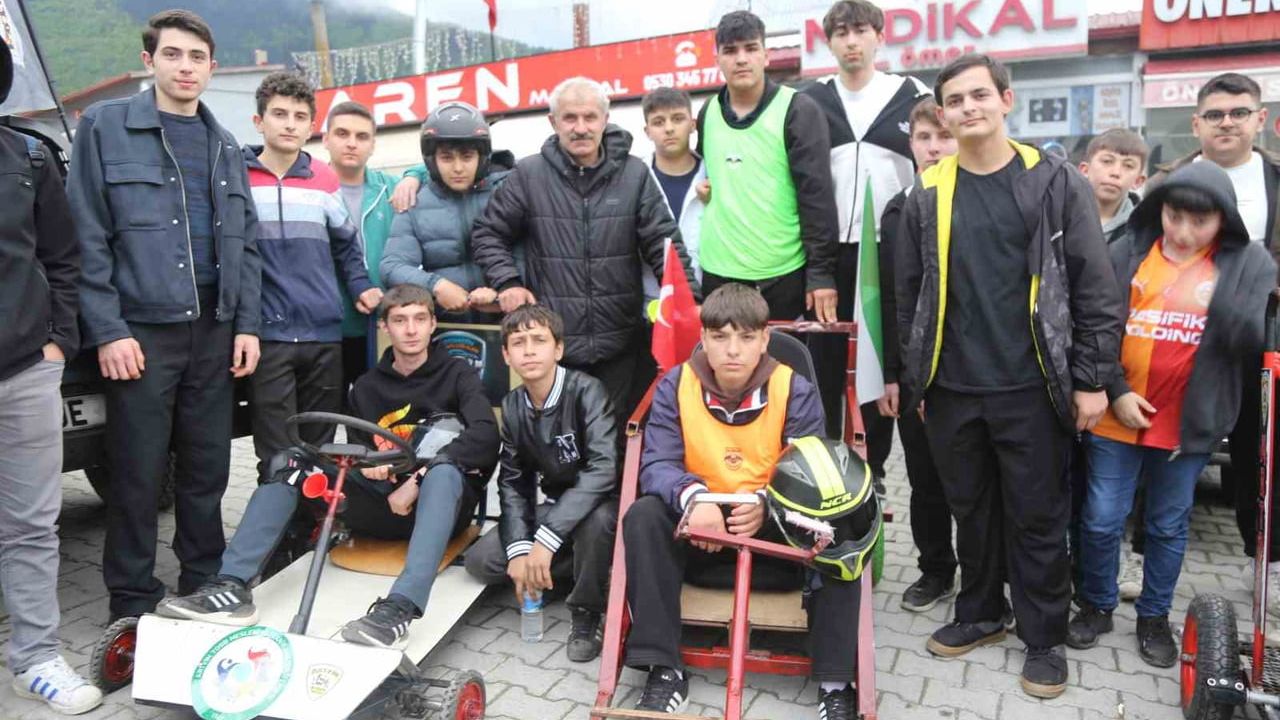 Artvin’de Gravity Racer: Hurda Malzemelerle Yapılan Motorsuz Araçlarla Yokuş Aşağı Yarış