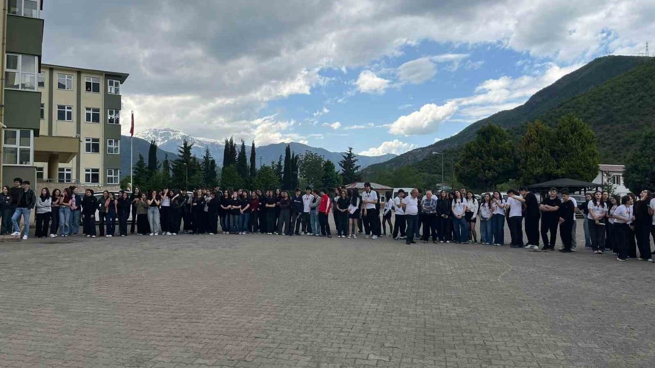 Artvin Fen Lisesi, TÜBİTAK 4006'da sergilenen roket projeleriyle TEKNOFEST’te birinciliği hedefliyor