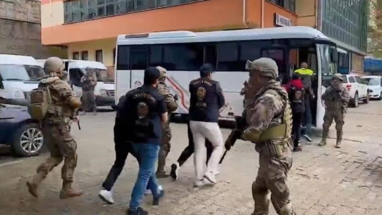 Artvin merkezli 22 ilde organize suç operasyonu: 32 gözaltı, 23 tutuklama