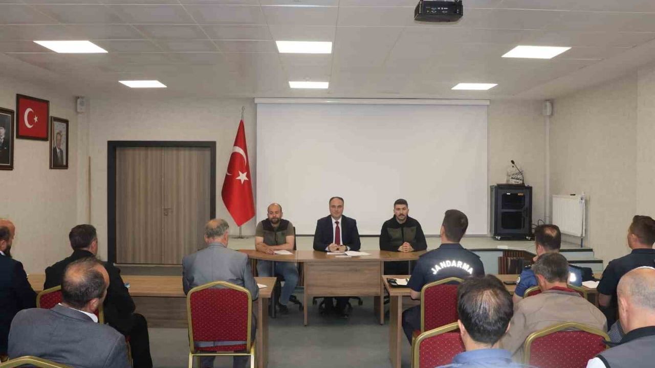 Aslanapa’da orman yangınlarıyla mücadele toplantısı: Önleyici tedbirler ve koordinasyon ön planda