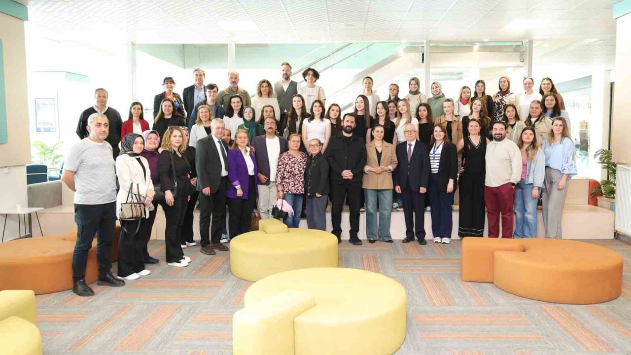 Aslıhan Gürbüz ve Nadim Güç, Bursa Altın Çınar Kısa Film Festivali'nde öğrencilerle buluştu