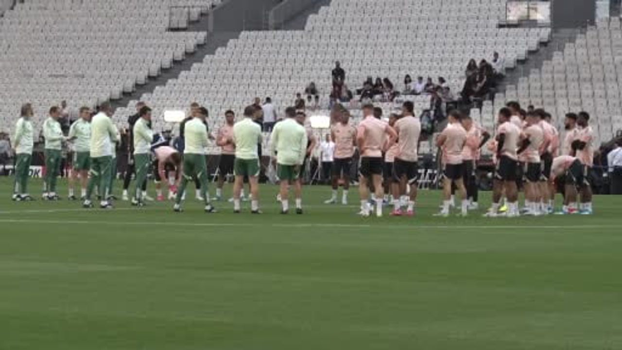 Aston Villa, Beşiktaş Park'ta son antrenmanını tamamladı