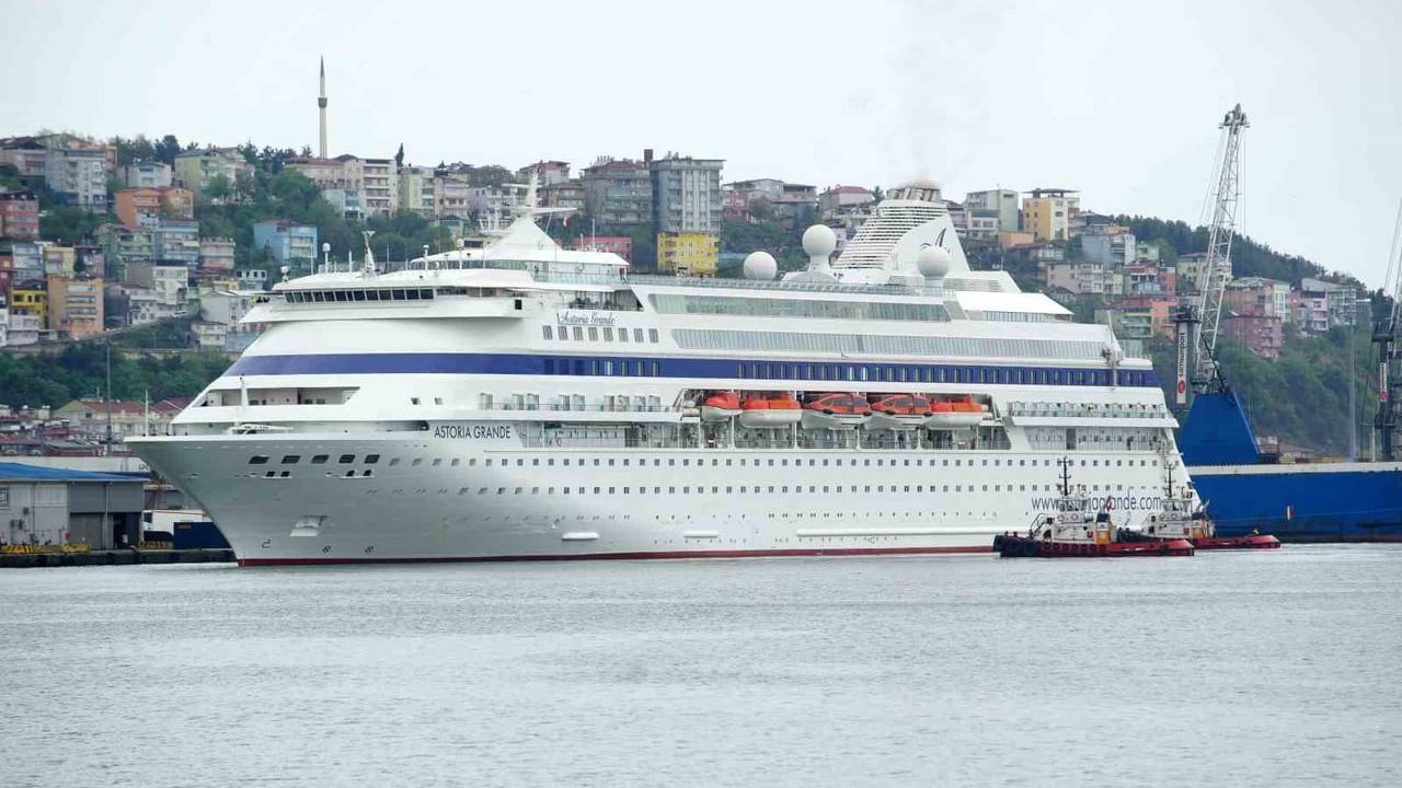 Astoria Grande Samsun'a demirledi: Rus kruvaziyer turizmi kentte hareketlilik sağlıyor