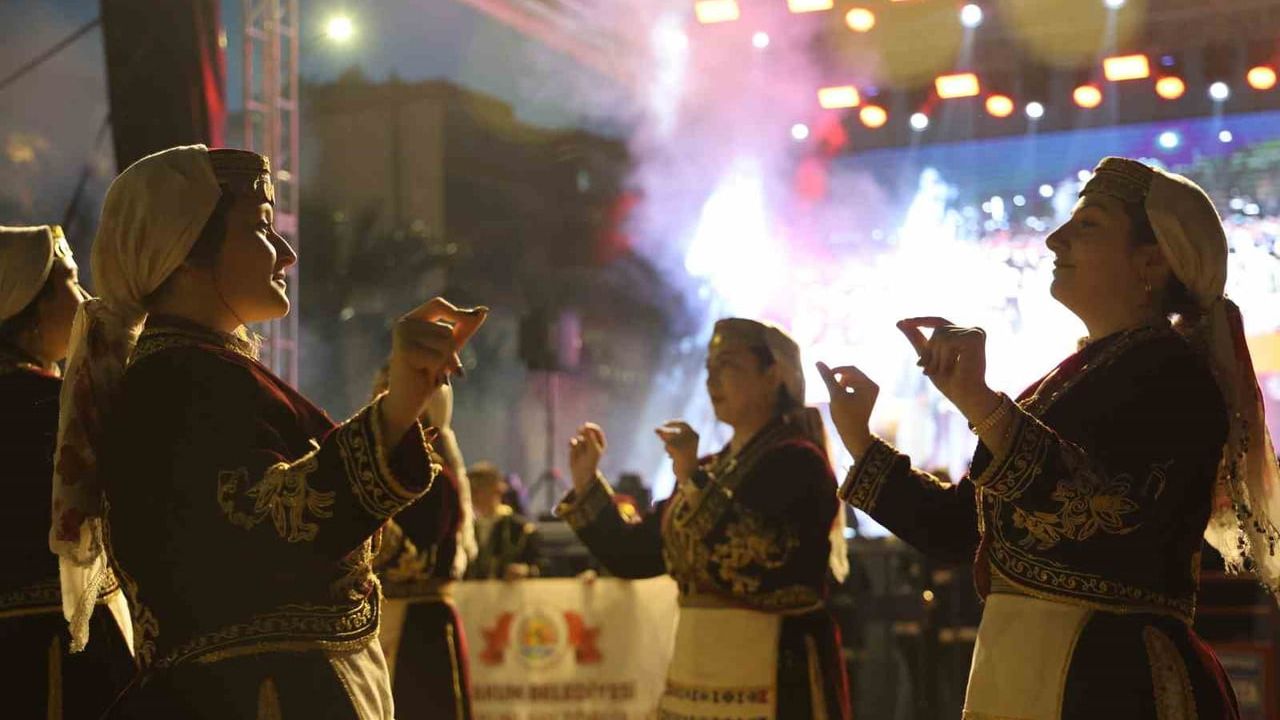 Atakum'da 19 Mayıs coşkusu: Gençlik yürüyüşü ve sahil etkinlikleri yoğun ilgi gördü