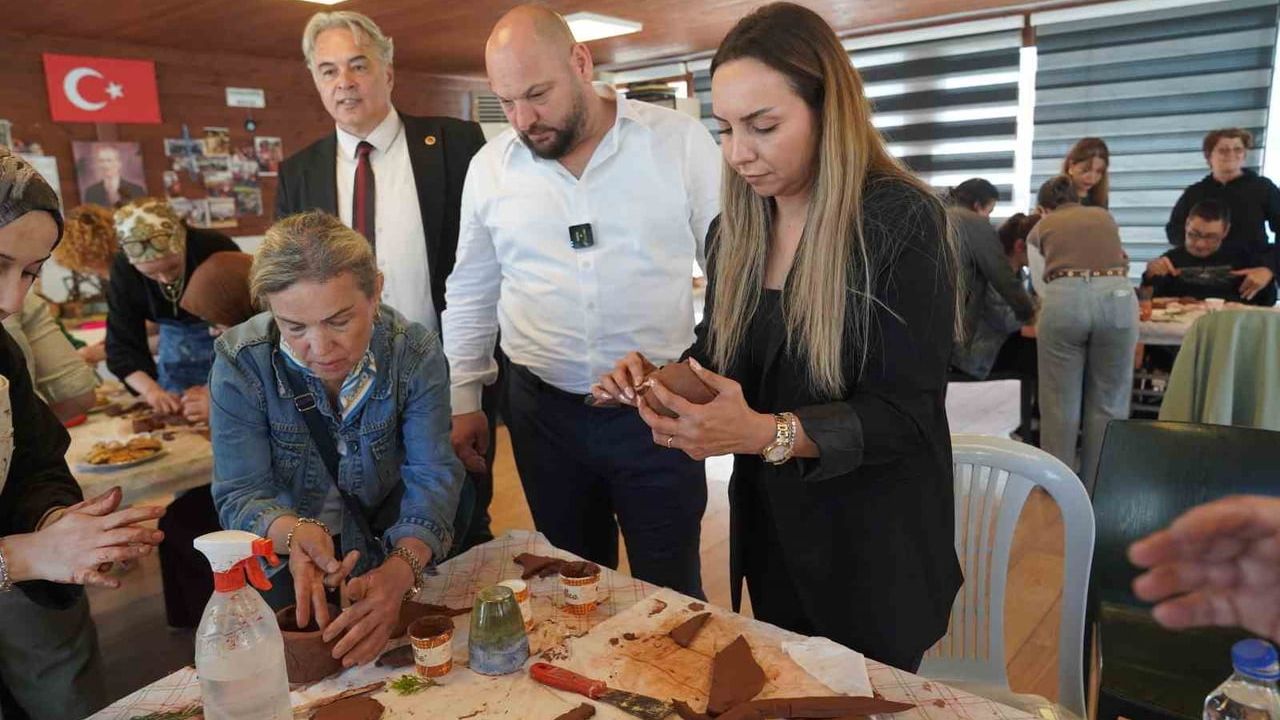 Atakum’da Dünya Engelliler Haftası kapsamında özel bireyler seramik atölyesinde buluştu