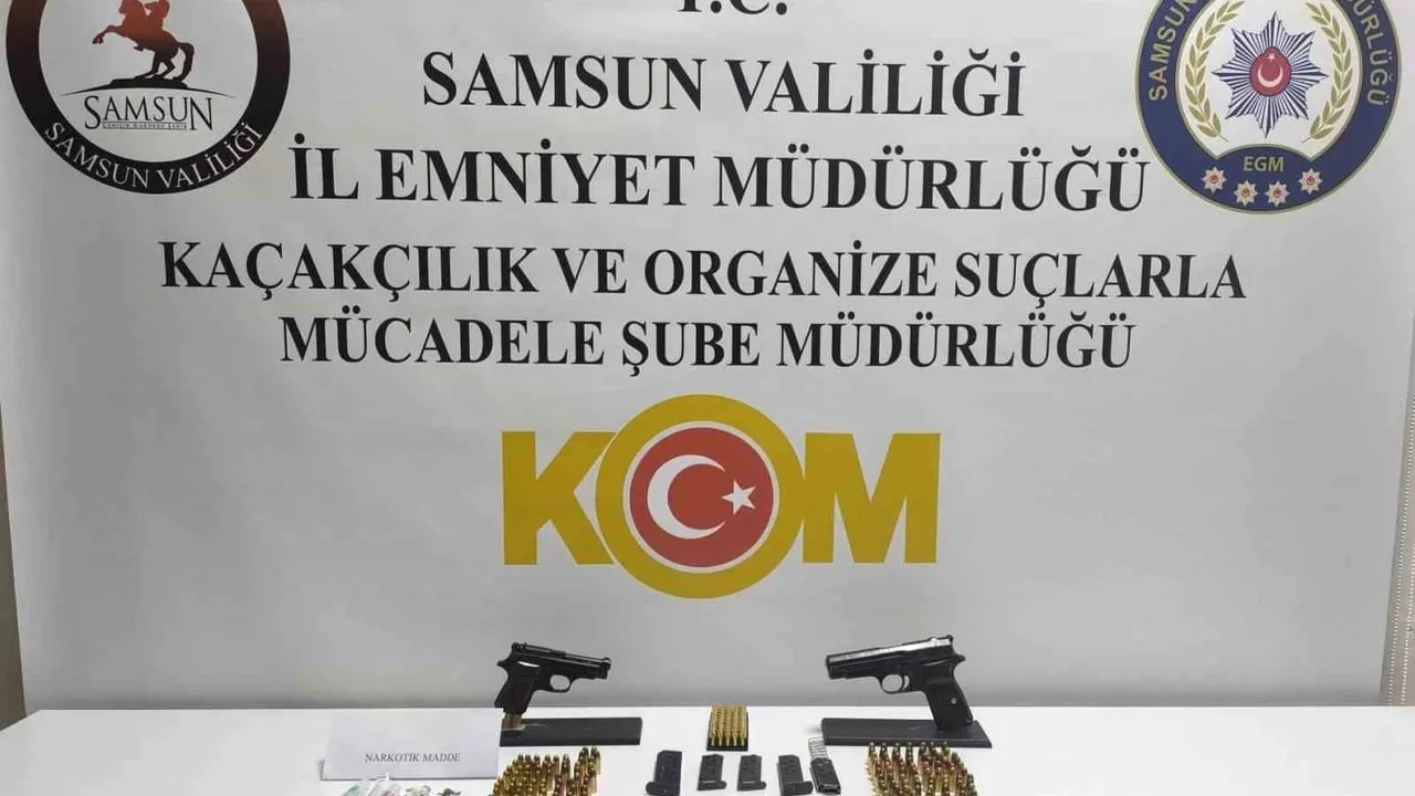 Atakum'da operasyonda ruhsatsız silahlar ve uyuşturucu ele geçirildi