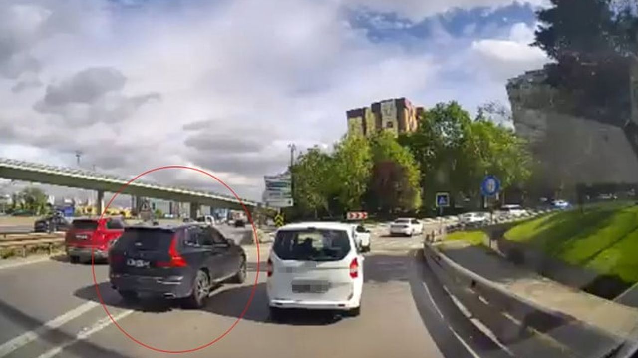 Ataşehir'de taralı alandan yola katılan sürücü diğer sürücüyle tartıştı