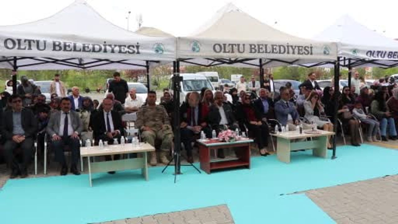 Atatürk Üniversitesi Oltu Beşeri ve Sosyal Bilimler Fakültesi'nde mezuniyet töreni