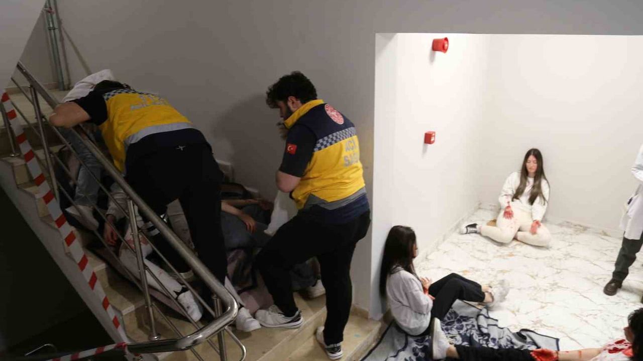 Avrasya Üniversitesi'nde İlk ve Acil Yardım Tatbikatı: 14 Ekiple Uygulamalı Eğitim
