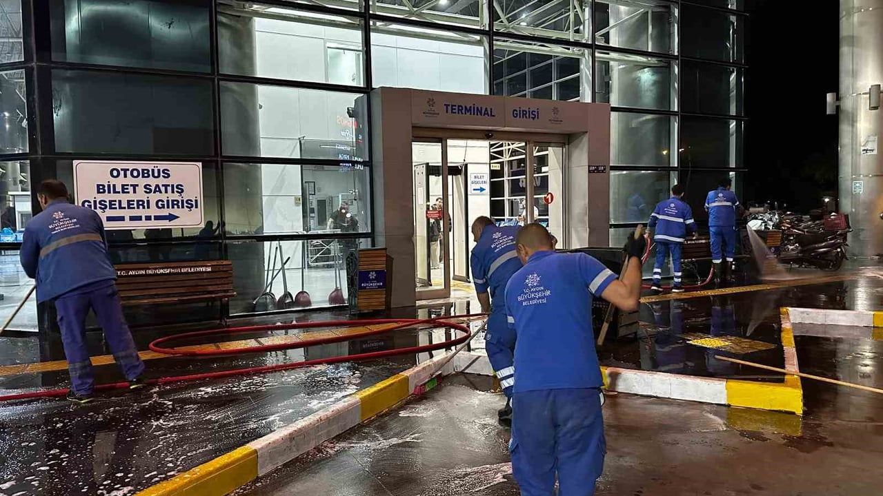 Aydın Büyükşehir’den Bayram Öncesi Otobüs Terminallerinde Yoğun Temizlik Seferberliği