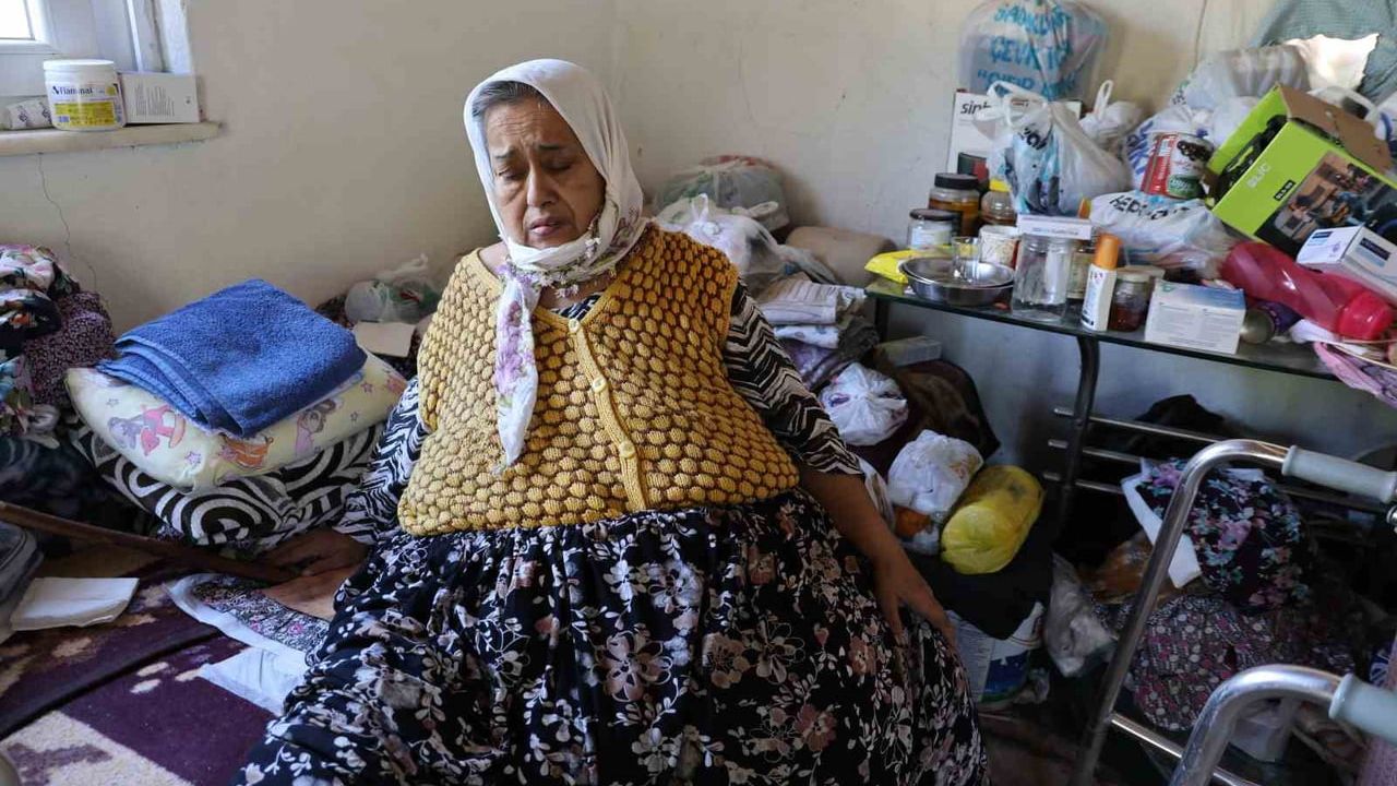 Aydın'da karnındaki kitlenin büyümesiyle 170 kiloya ulaşan 67 yaşındaki Leyla Demirkafa yardım bekliyor