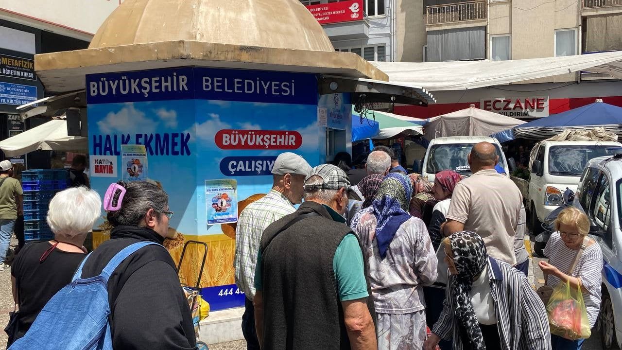 Aydın’da Kurban Bayramı Arifesinde Halk Ekmek Satış Noktalarında Yoğunluk