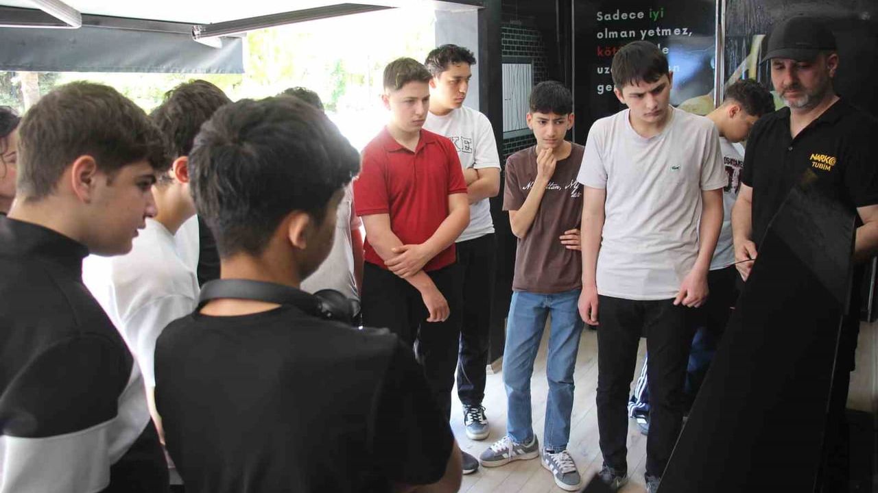 Aydın’da Narkotik Eğitim Tırı, 'En İyi Narkotik Polisi Anne' Projesi Kapsamında Gençlerden Yoğun İlgi