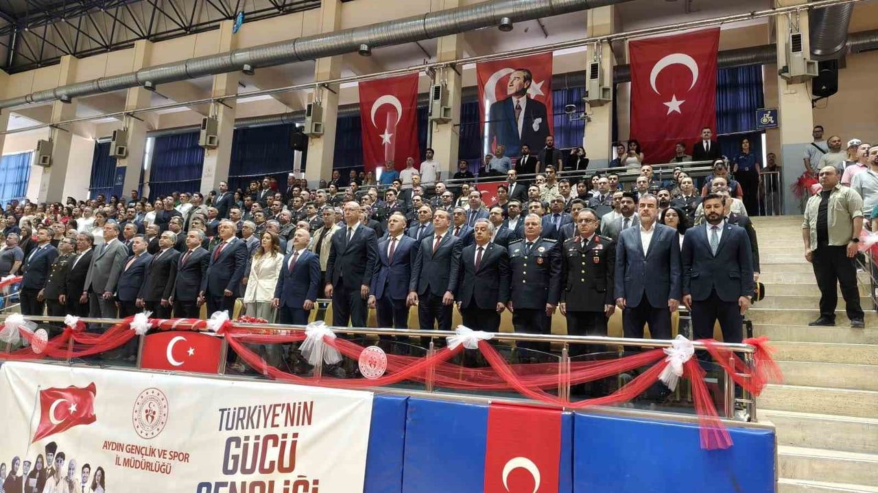 Aydın Efeler'de 19 Mayıs Coşkusu: 107. Yıl Törenleri Öğrenci Gösterileriyle Öne Çıktı