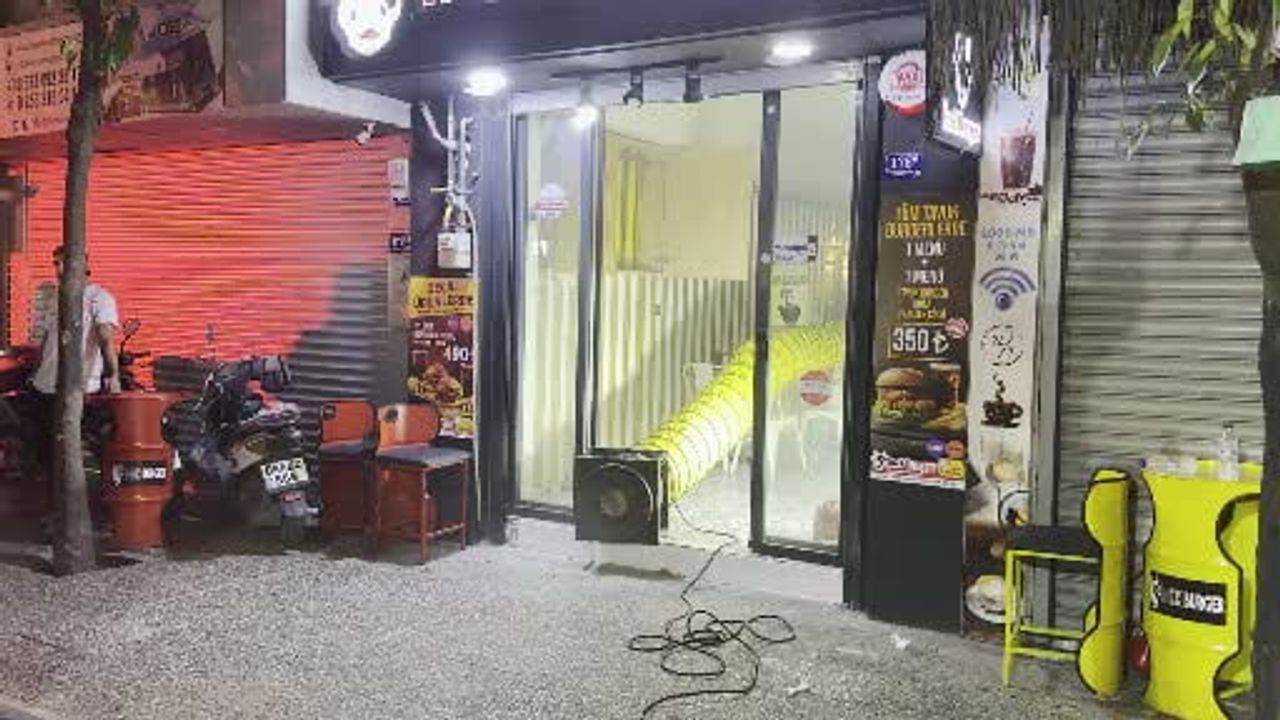 Aydın Efeler'de iş yeri mutfak kısmında çıkan yangın söndürüldü, trafik kısa süre kapandı
