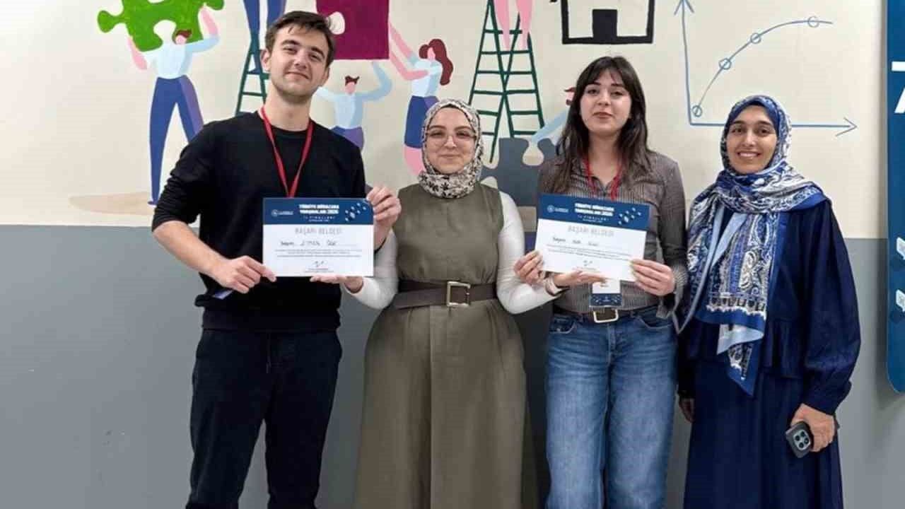 Aydın Fen Lisesi'nin 'İzmir Boyozları' Takımı Türkiye Finalleri'ne Yükseldi