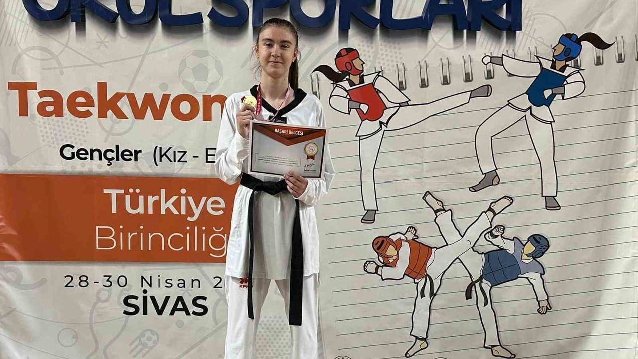 Aydın Lisesi Öğrencisi Naile Nur Özfidan, Tekvando'da Çifte Şampiyonluk Elde Etti