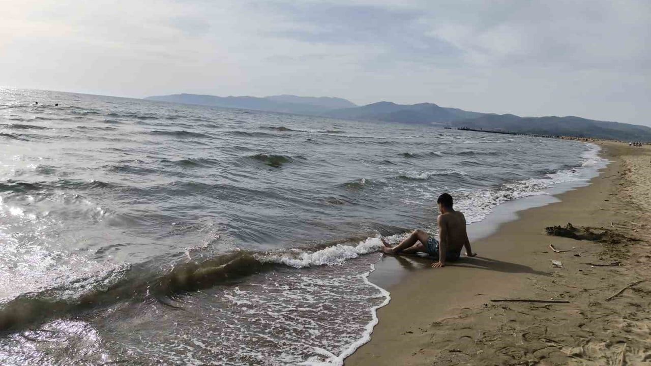 Aydın ve Ege kıyılarında deniz sezonu başladı; Kuşadası'na yoğun ilgi