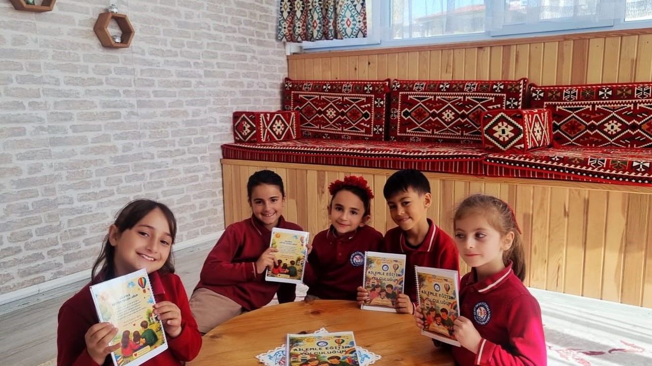 Aydıntepe 2-B Sınıfının 'Ailemle Eğitim Yolculuğum' Projesi Hikâyeleri Kitaplaştırıldı