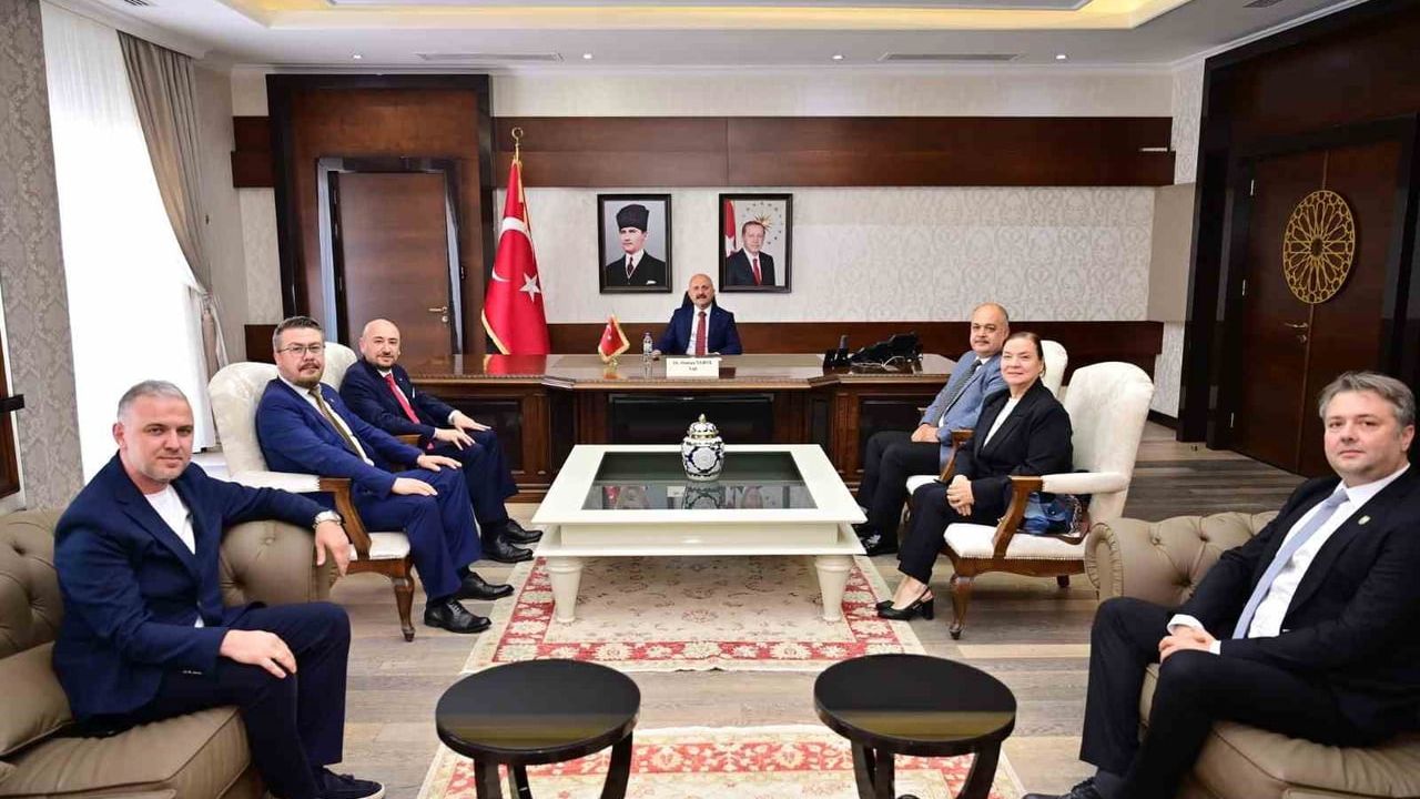 AYTO, Vali Osman Varol’a Çıldır Havaalanı Raporunu Takdim Etti