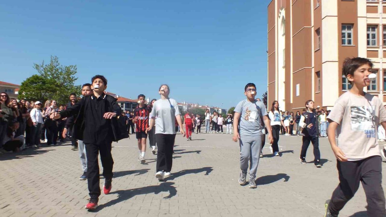 Ayvalık Mehmet Akif Ersoy Ortaokulu'nda Hıdırellez coşkusu