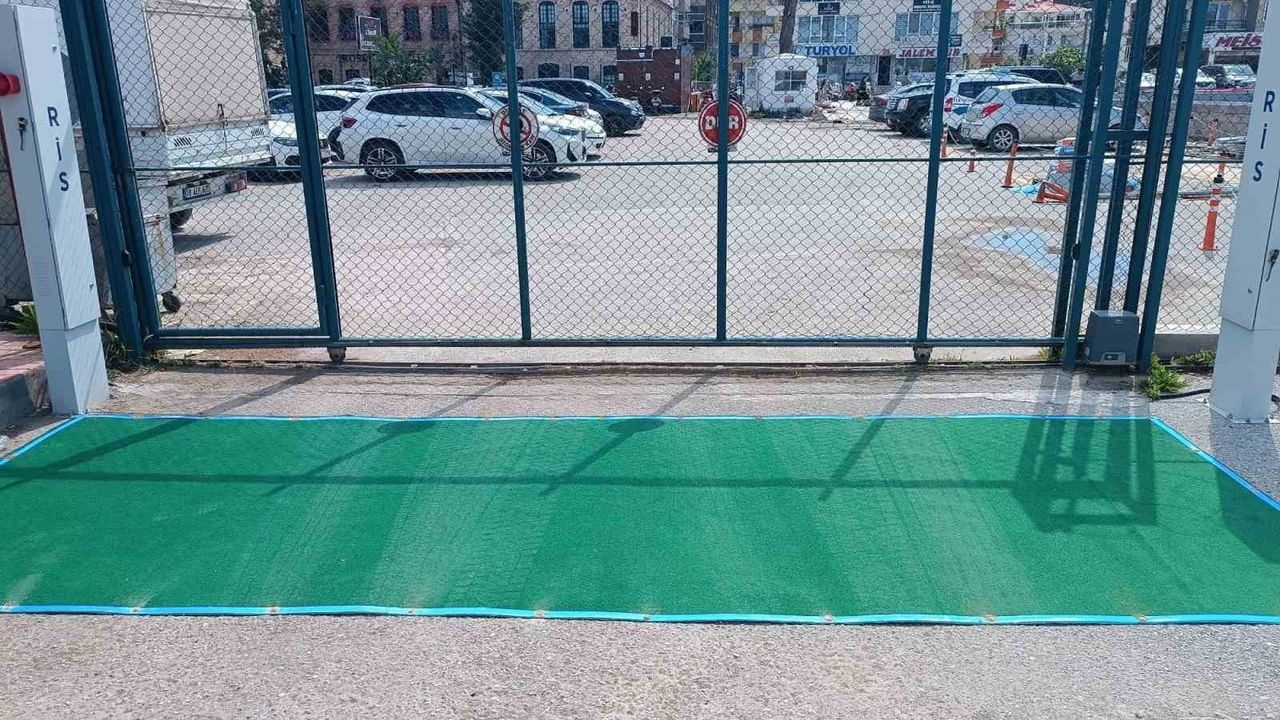 Ayvalık’ta Midilli kaynaklı şap vakalarına karşı sınır kapısında dezenfeksiyon hattı kuruldu