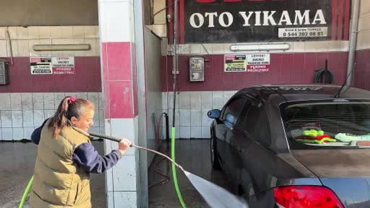Babaeski'de oto yıkamada kadın girişimci: Şenay Türkçü'nün 5 yıllık emek hikayesi