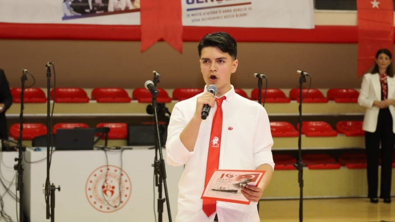 Bafra'da 19 Mayıs Atatürk'ü Anma, Gençlik ve Spor Bayramı'nın 107. yılı törenlerle kutlandı