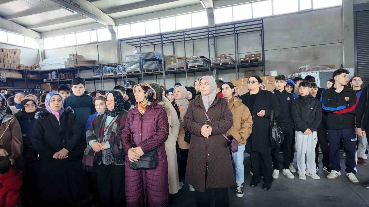 Bafra'da Mesleki Eğitim Protokolü Kapsamında Öğrenci ve Veliler Üretim Alanlarını İnceledi