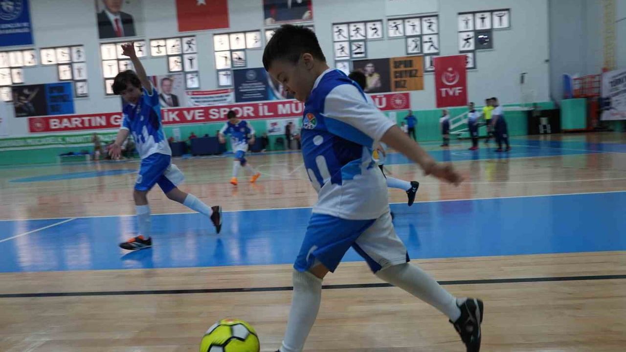 Bağcılar Belediyesi Engelliler Spor Kulübü, Down Sendromlular Futsal Türkiye Şampiyonası'nda İkincilik Elde Etti