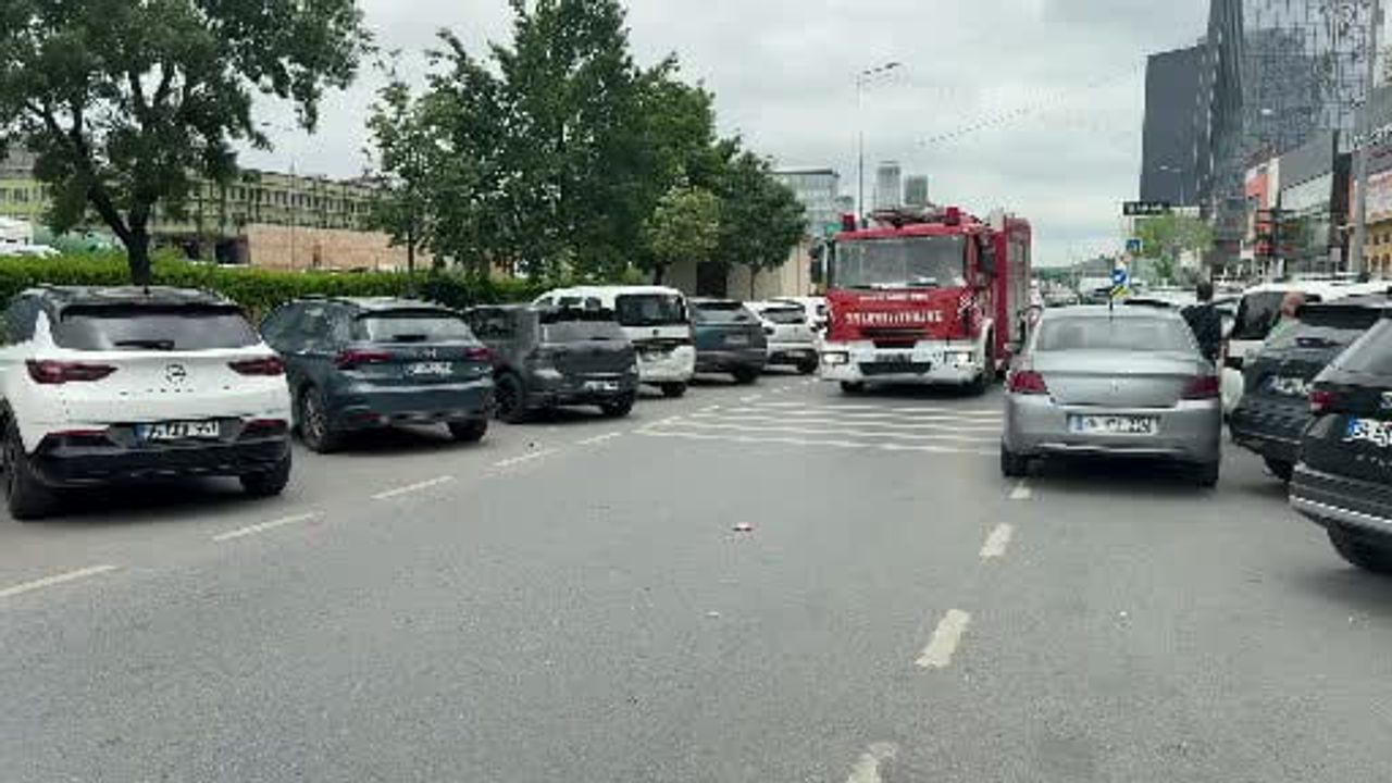 Bağcılar'da ev tekstili mağazası sahibi otomobilinin bagajında ölü bulundu
