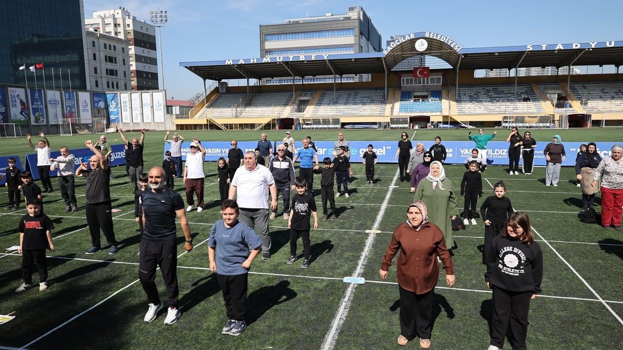 Bağcılar’da Zumba Etkinliği: Çocuklar ve Yetişkinler 10 Mayıs Dünya Sağlık İçin Hareket Et Günü'nde Buluştu