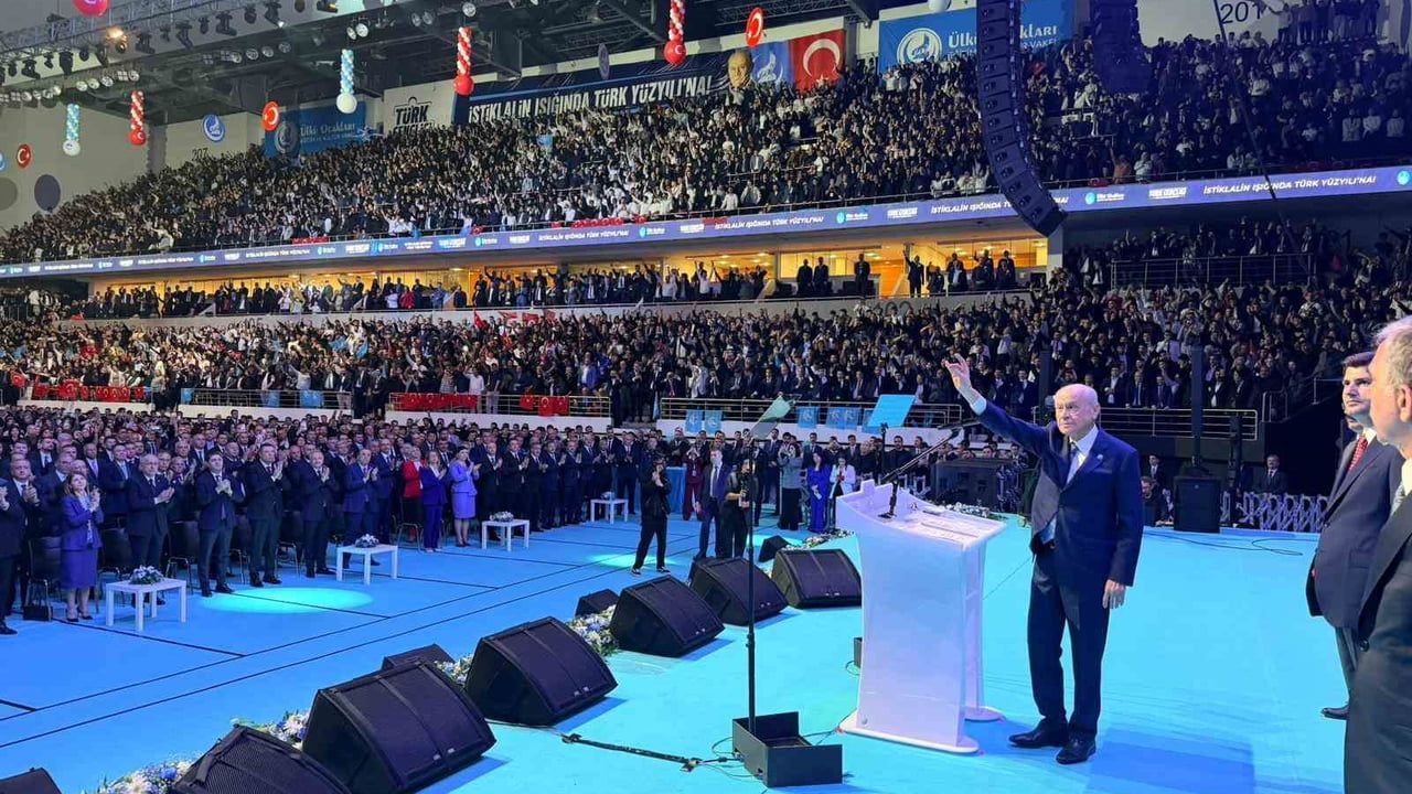 Bahçeli'den gençlere birlik çağrısı: "Bugün küslük değil kenetlenme zamanıdır"